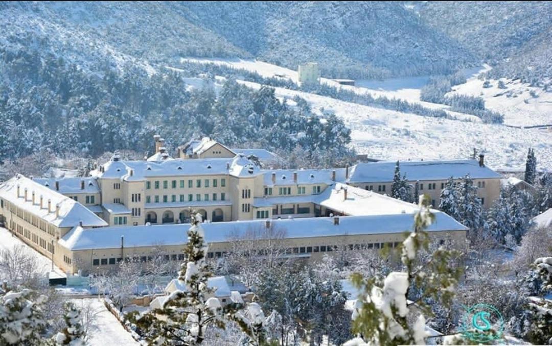 Issli Appartment Climatise Hiver Et Ete Azrou Bagian luar foto
