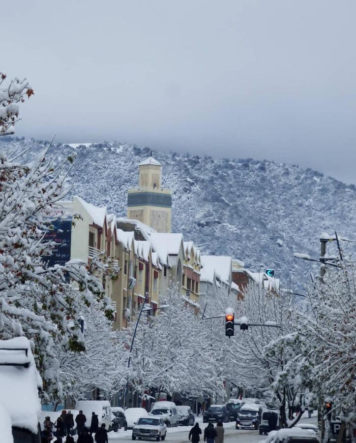 Issli Appartment Climatise Hiver Et Ete Azrou Bagian luar foto