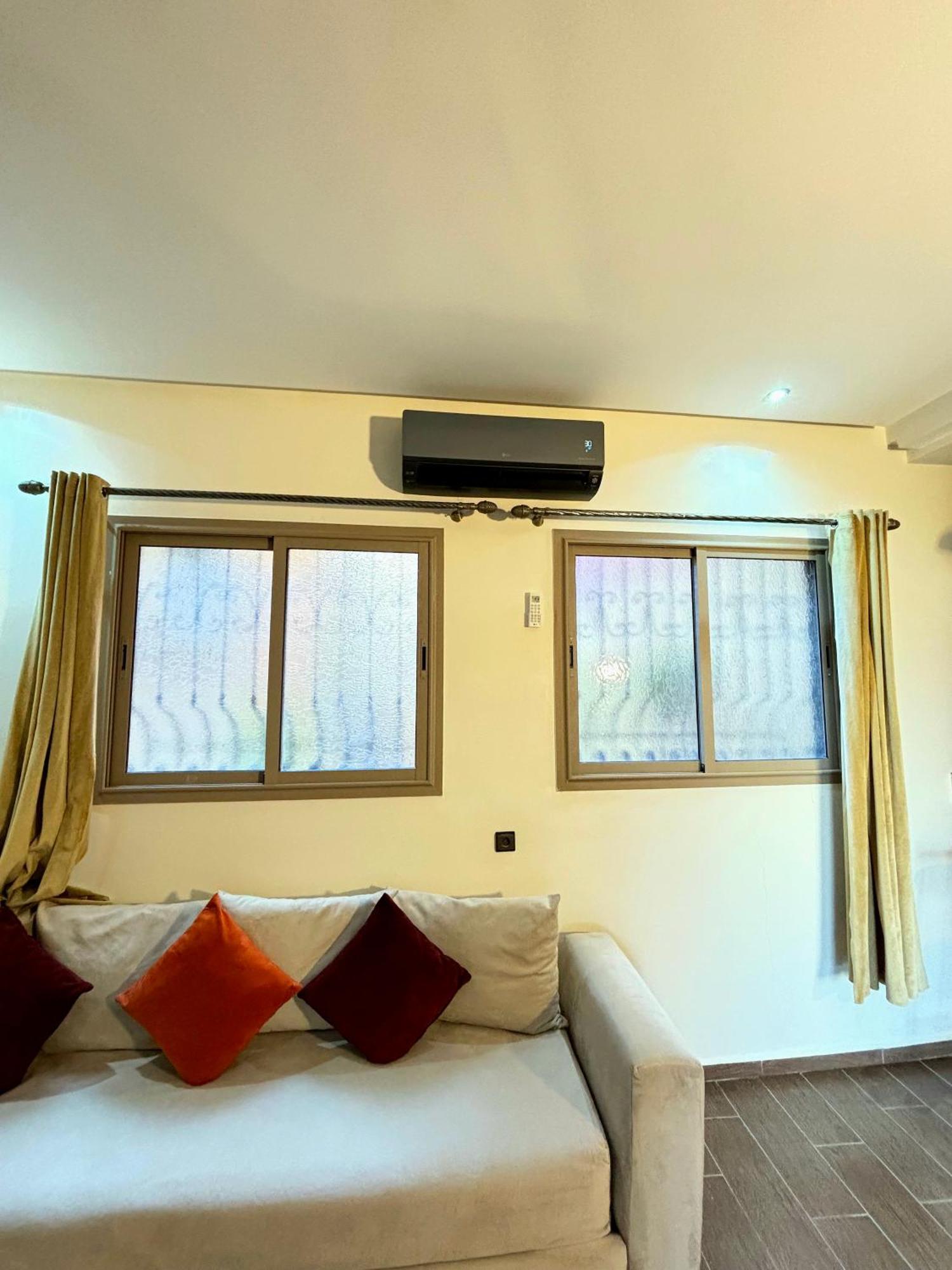 Issli Appartment Climatise Hiver Et Ete Azrou Bagian luar foto